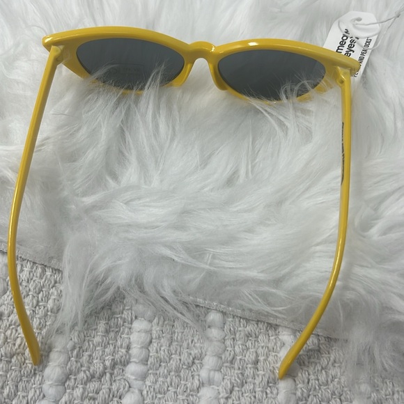 PETALS AND PEACOCKS Meow Meow Cat Eye Sunglasses UV 400 Protection - Picture 7 of 9